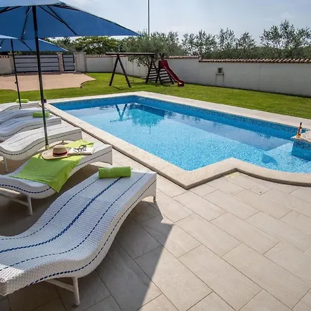 Mit Privatpool Fuer 9 Personen Ca 200 Qm In Segotici, Istrien Suedkueste Von Istrien Σπίτι διακοπών *
