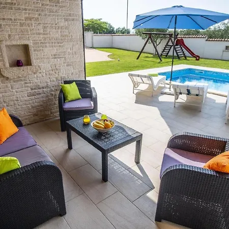 Σπίτι διακοπών Mit Privatpool Fuer 9 Personen Ca 200 Qm In Segotici, Istrien Suedkueste Von Istrien *