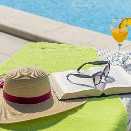 Mit Privatpool Fuer 9 Personen Ca 200 Qm In Segotici, Istrien Suedkueste Von Istrien