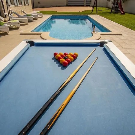 Mit Privatpool Fuer 9 Personen Ca 200 Qm In Segotici, Istrien Suedkueste Von Istrien
