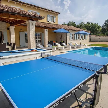 Mit Privatpool Fuer 9 Personen Ca 200 Qm In Segotici, Istrien Suedkueste Von Istrien * Marcana