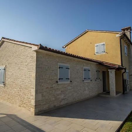 Mit Privatpool Fuer 9 Personen Ca 200 Qm In Segotici, Istrien Suedkueste Von Istrien Marcana