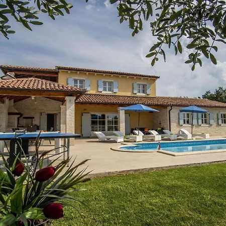 Holiday home Mit Privatpool Fuer 9 Personen Ca 200 Qm In Segotici, Istrien Suedkueste Von Istrien