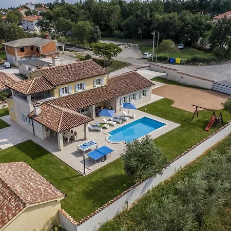 Mit Privatpool Fuer 9 Personen Ca 200 Qm In Segotici, Istrien Suedkueste Von Istrien Holiday home