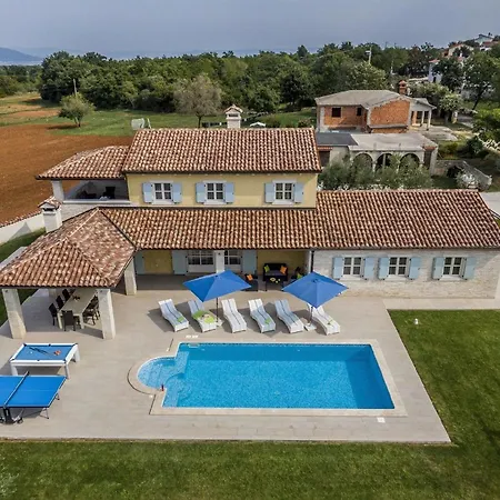 Mit Privatpool Fuer 9 Personen Ca 200 Qm In Segotici, Istrien Suedkueste Von Istrien Holiday home Marcana