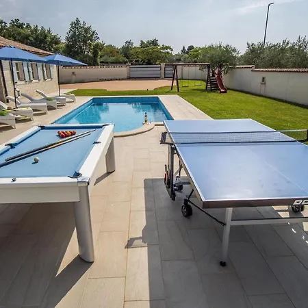 Mit Privatpool Fuer 9 Personen Ca 200 Qm In Segotici, Istrien Suedkueste Von Istrien Marcana