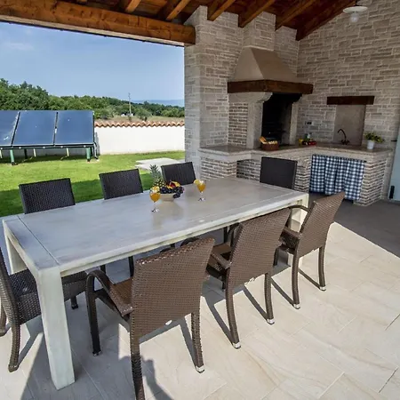 Mit Privatpool Fuer 9 Personen Ca 200 Qm In Segotici, Istrien Suedkueste Von Istrien *
